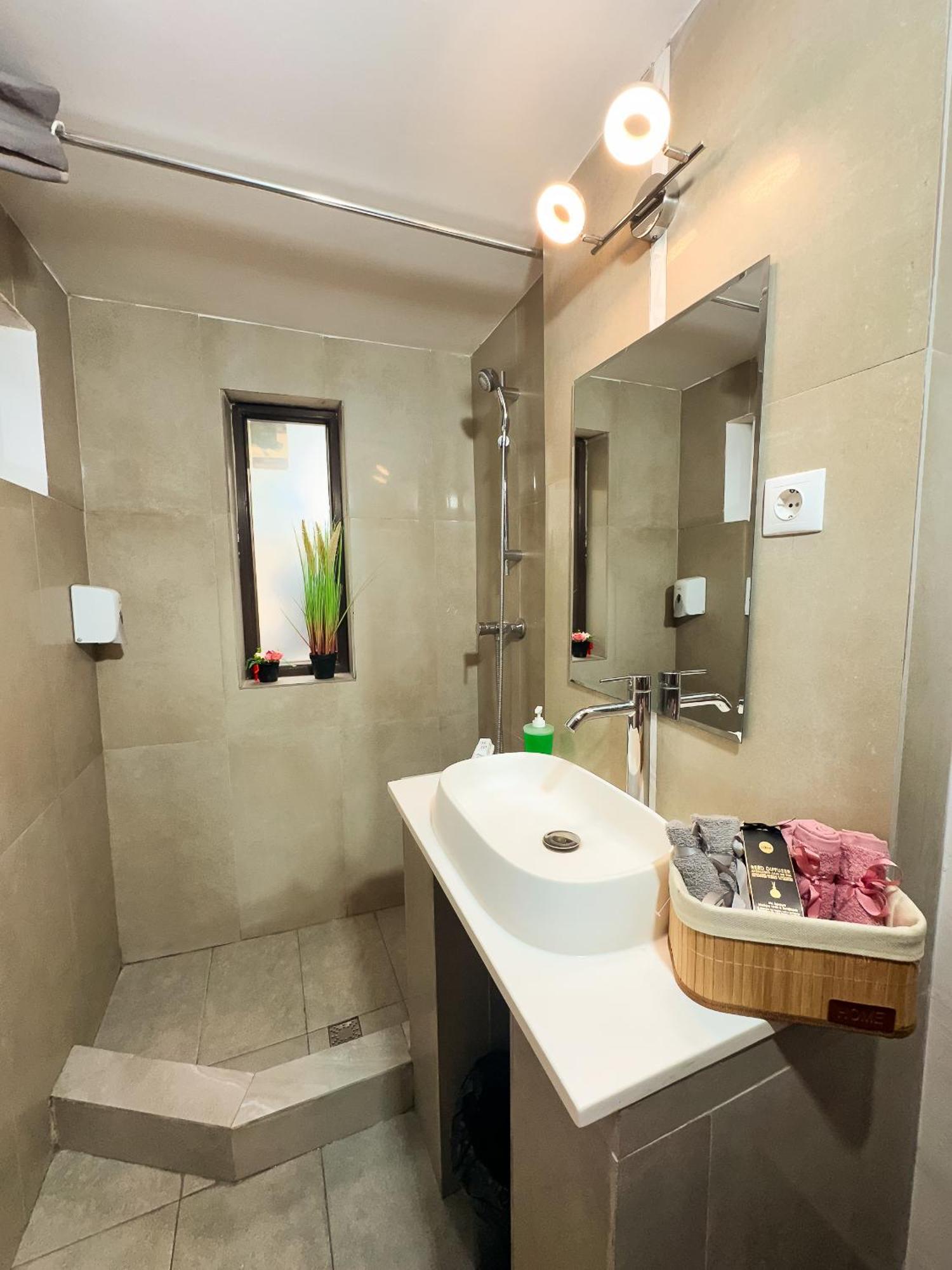 Venus Central Lux Studio Craiova Exteriér fotografie